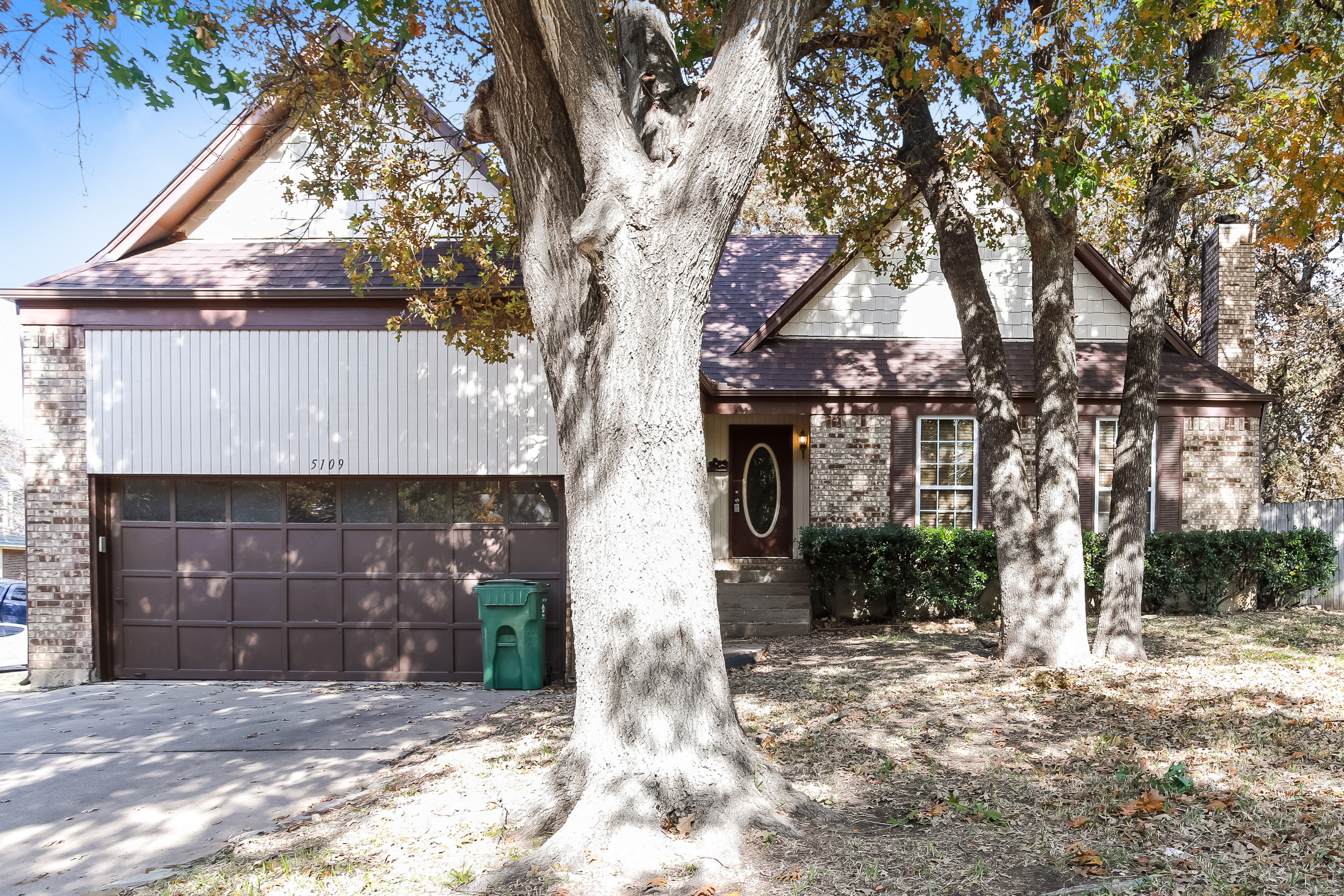 5109 Oak Springs Dr Arlington, TX 76016